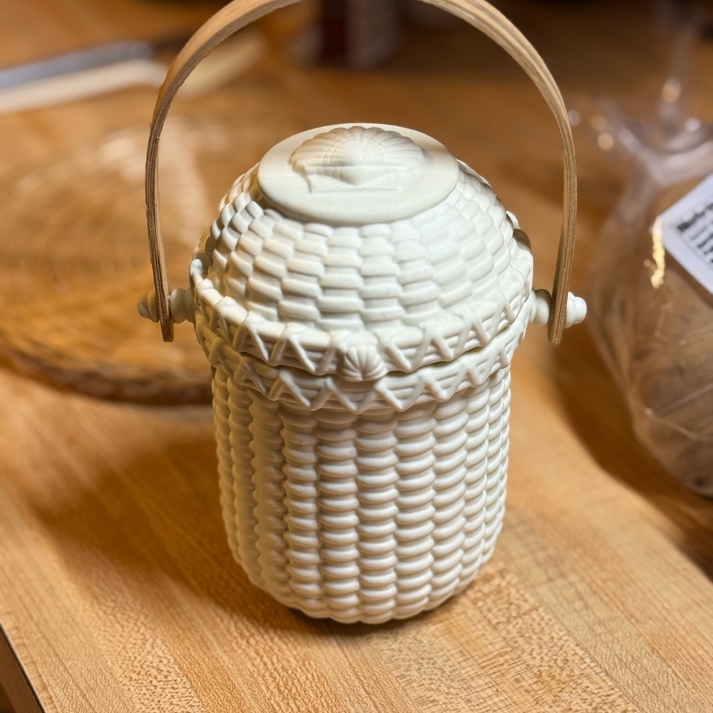 Partylite Nantucket Basket Weave Seashell Tea Light Candle Holder